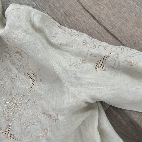 Linen embroidery beige top, size 8 - Picture 4 of 5